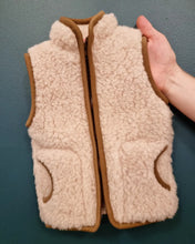 Indlæs billede til gallerivisning Højhalset, Beige merino uldvest (brun kant), højhalset

